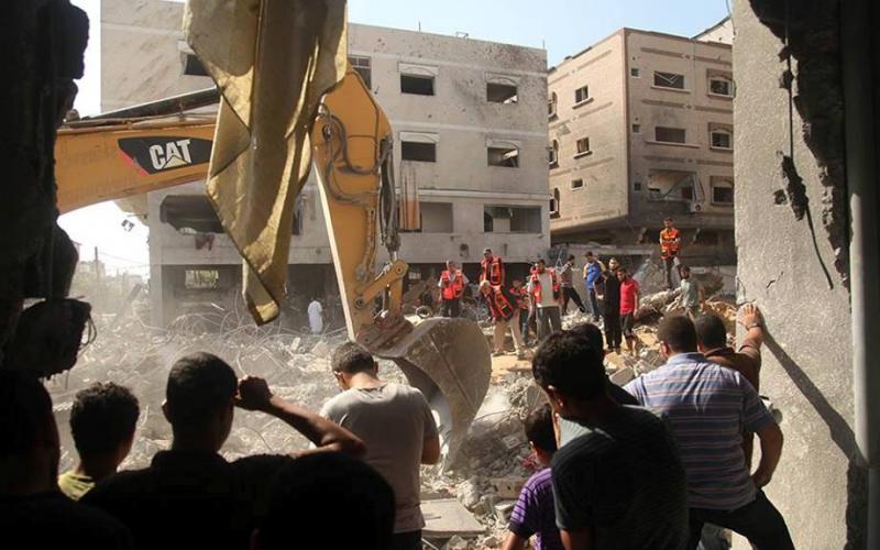 صور: استهداف منزل عائلة "الدلو" بغزة