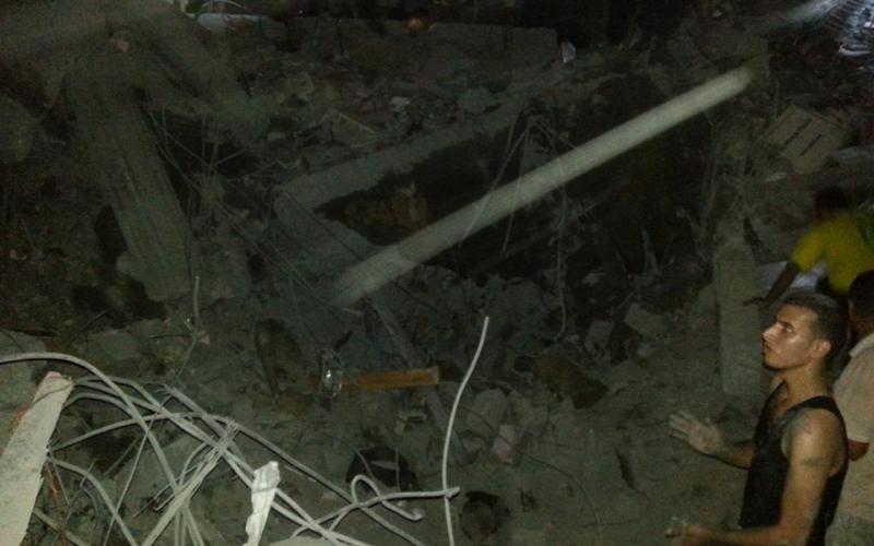 صور: شهداء وجرحى بتدمير 5 منازل برفح