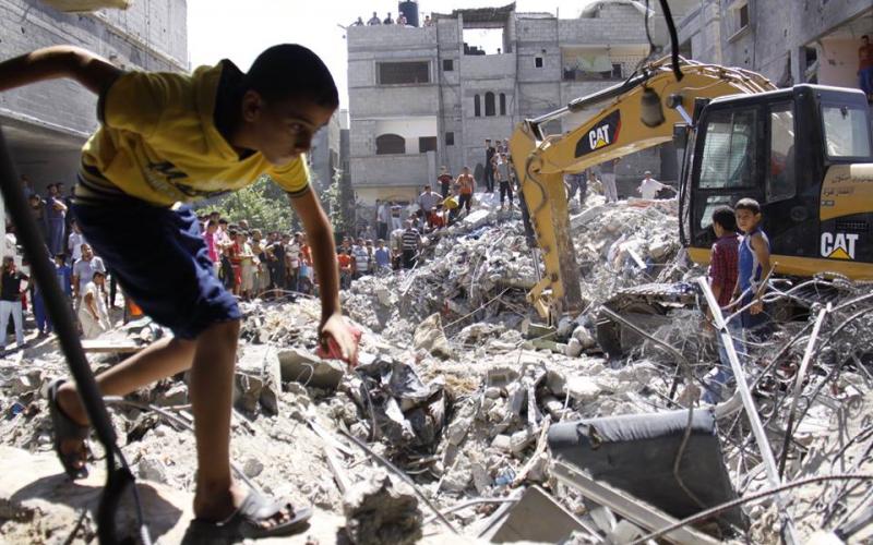 صور: تواصل أعمال البحث تحت أنقاض منزل "كلاب"