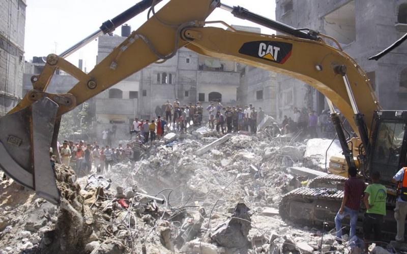 صور: تواصل أعمال البحث تحت أنقاض منزل "كلاب"
