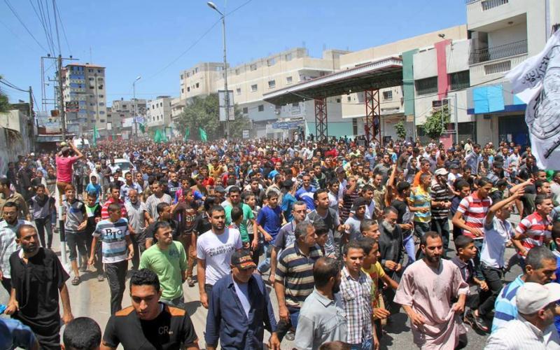 صور: جماهير غفيرة تشييع جثامين قادة القسام