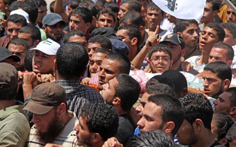 صور: جماهير غفيرة تشييع جثامين قادة القسام