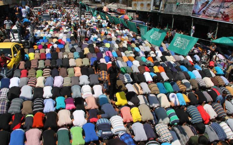 صور: جماهير غفيرة تشييع جثامين قادة القسام
