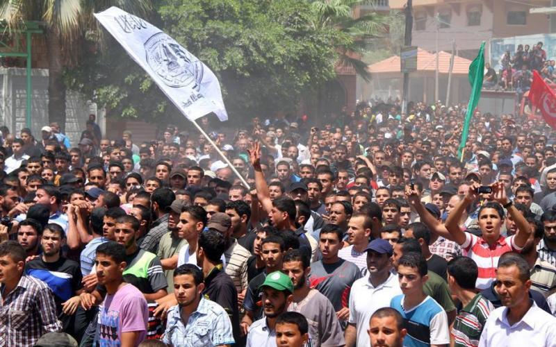 صور: جماهير غفيرة تشييع جثامين قادة القسام