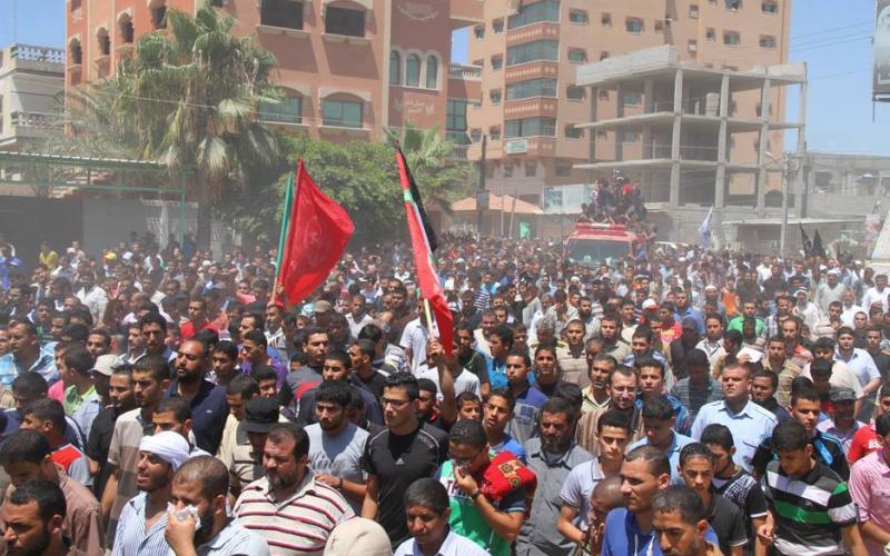 صور: جماهير غفيرة تشييع جثامين قادة القسام