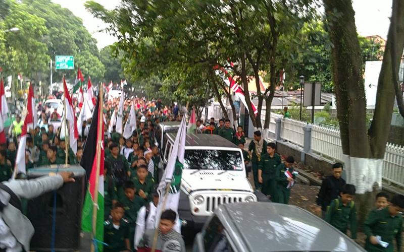 صور: مسيرة بأندونيسيا تضامنًا مع غزة