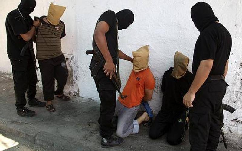 صور: إعدام 7 من المتخابرين ظهر اليوم بغزة