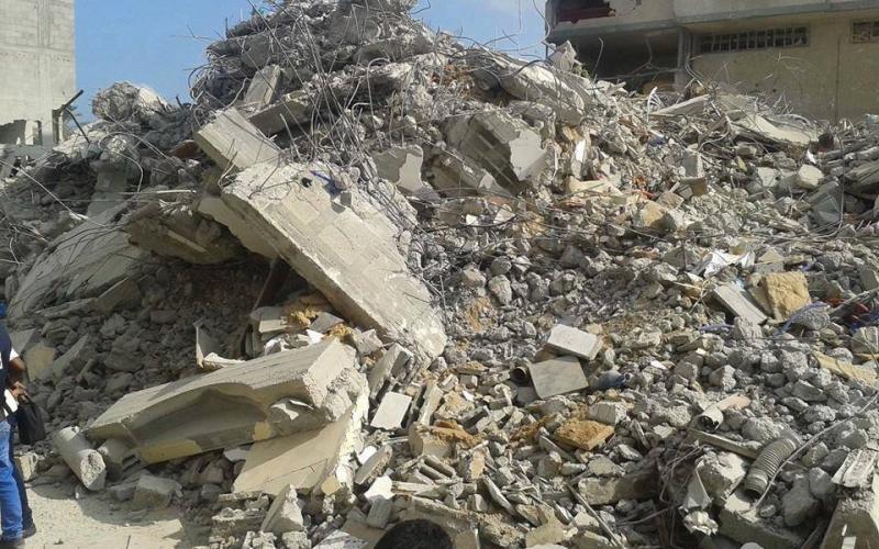 صور: قصف منزل عائلة أبو دحروج بالوسطى