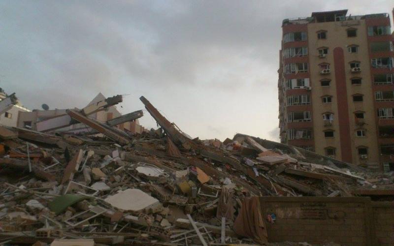صور: تدمير برج الظافر "4" وانهياره بالكامل