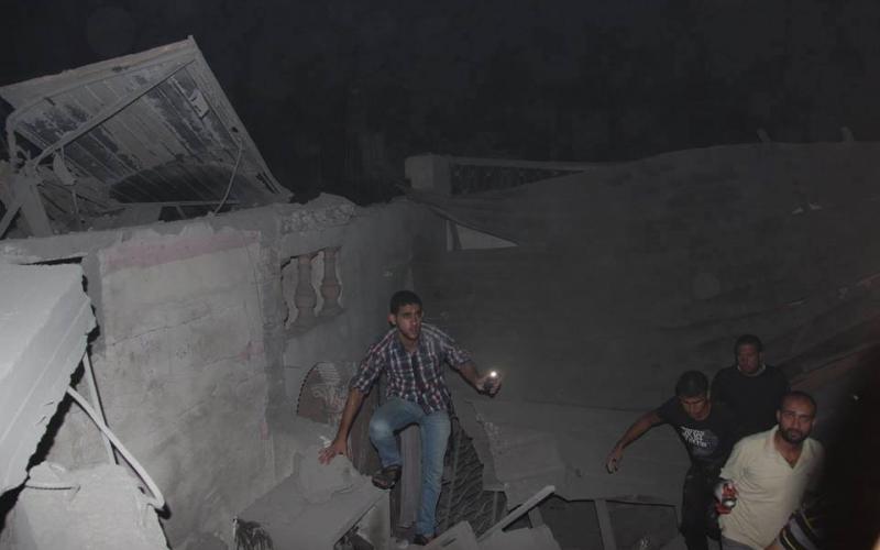صور: قصف الاحتلال لمنزل عائلة "حمادة"