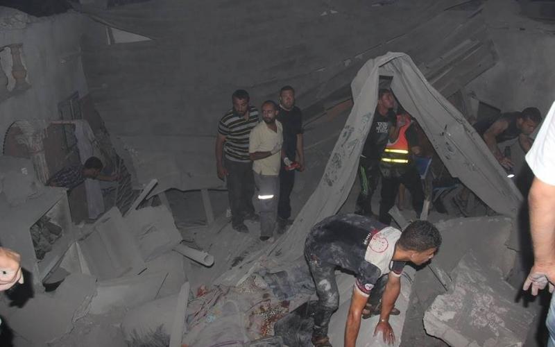 صور: قصف الاحتلال لمنزل عائلة "حمادة"
