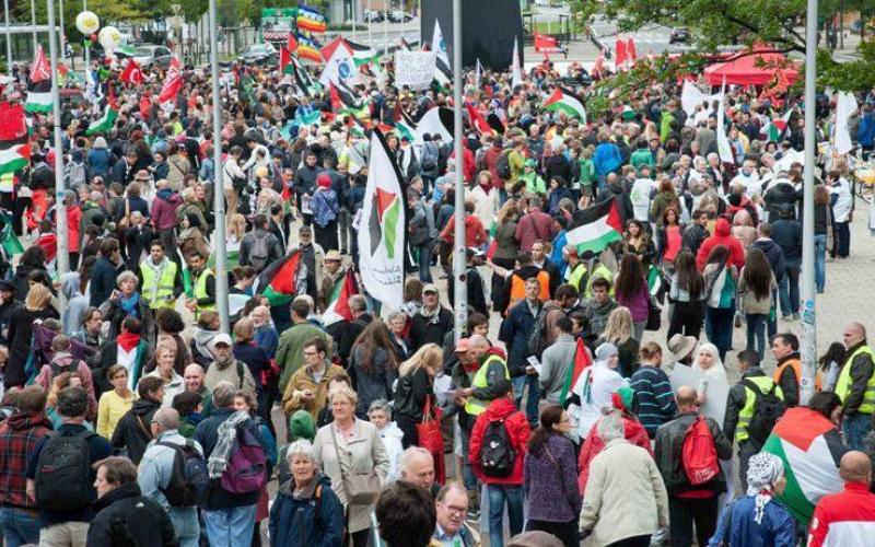 صور: مسيرة تضامنية مع أطفال فلسطين أمام مقر الاتحاد الأوروبي