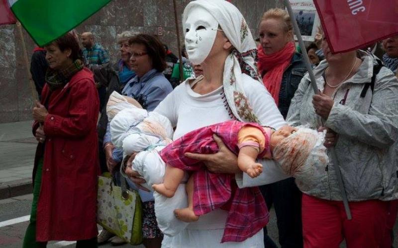 صور: مسيرة تضامنية مع أطفال فلسطين أمام مقر الاتحاد الأوروبي
