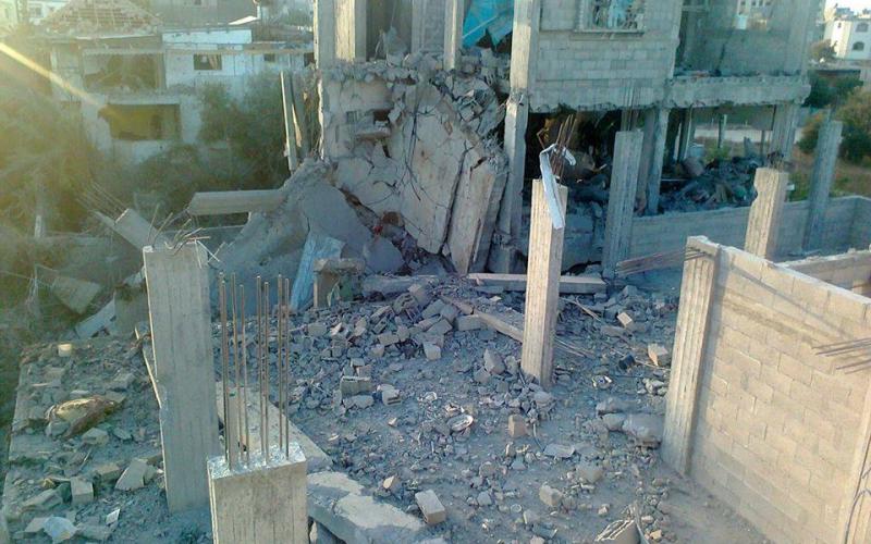 صور: قصف منزل عائلة أبو أمونة بالنصيرات