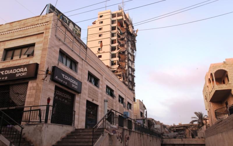 صور: بقايا برج المجمع الإيطالي بعد قصفه