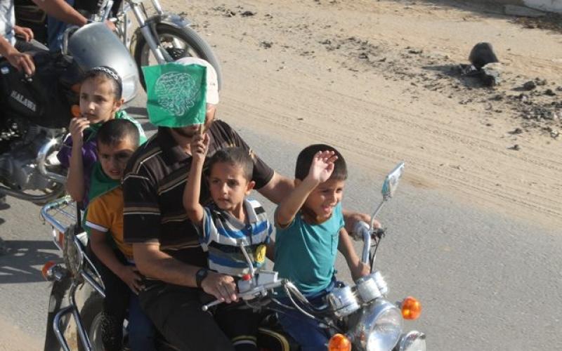 صور: مسيرة محمولة تطوف المناطق المدمرة بخانيونس