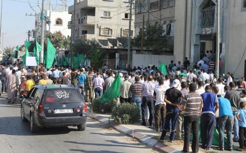 صور: مسيرة محمولة تطوف المناطق المدمرة بخانيونس