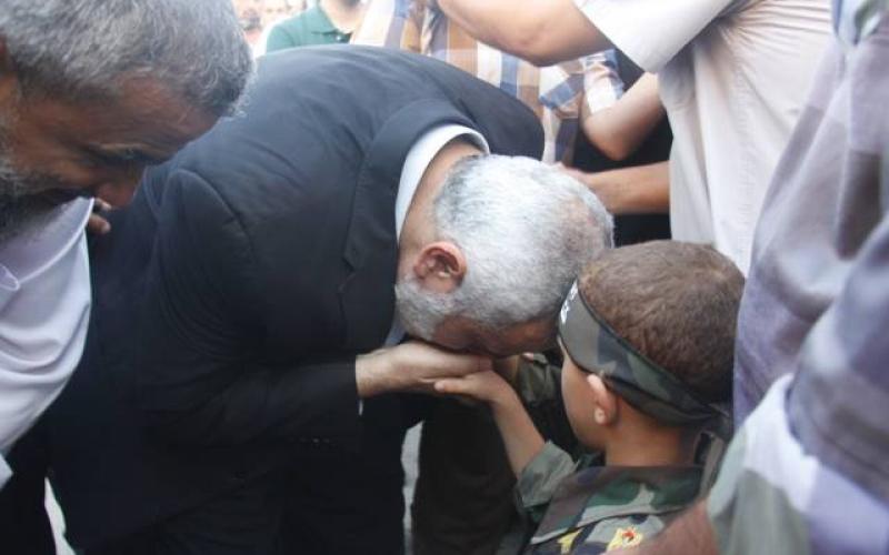 صور: هنية يزور بيوت عرس الشهداء القادة برفح