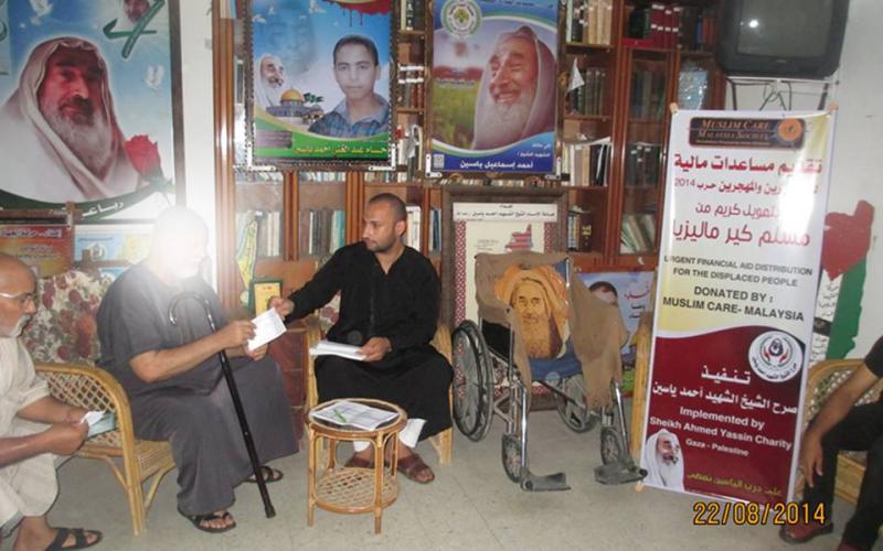 صور: مؤسسة ماليزية تقدم مساعدات للمتضررين