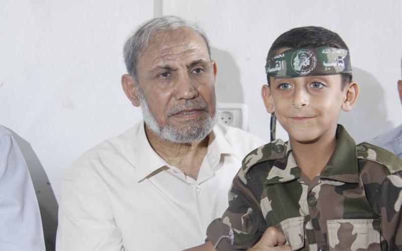 صور: زيارة الزهار لمنازل قادة شهداء رفح