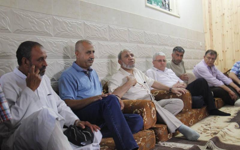 صور: زيارة الزهار لمنازل قادة شهداء رفح