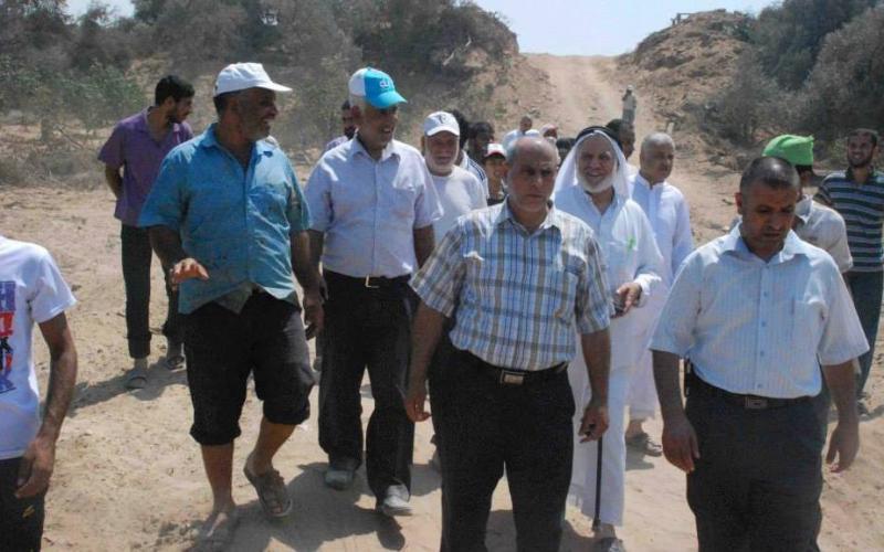 بالصور: حماس تتفقد المنازل المدمرة شرق الوسطى
