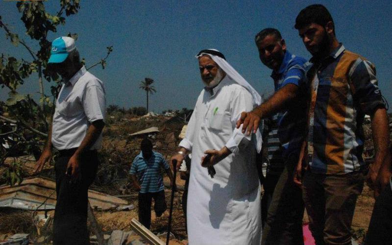 بالصور: حماس تتفقد المنازل المدمرة شرق الوسطى