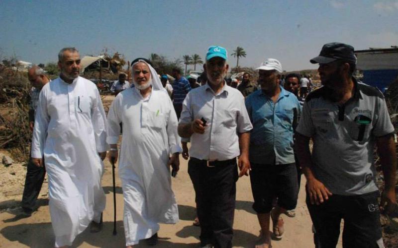 بالصور: حماس تتفقد المنازل المدمرة شرق الوسطى