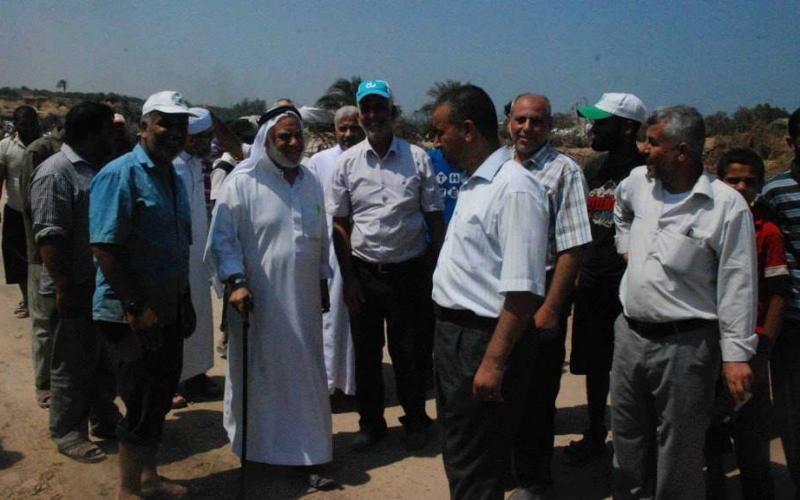 بالصور: حماس تتفقد المنازل المدمرة شرق الوسطى