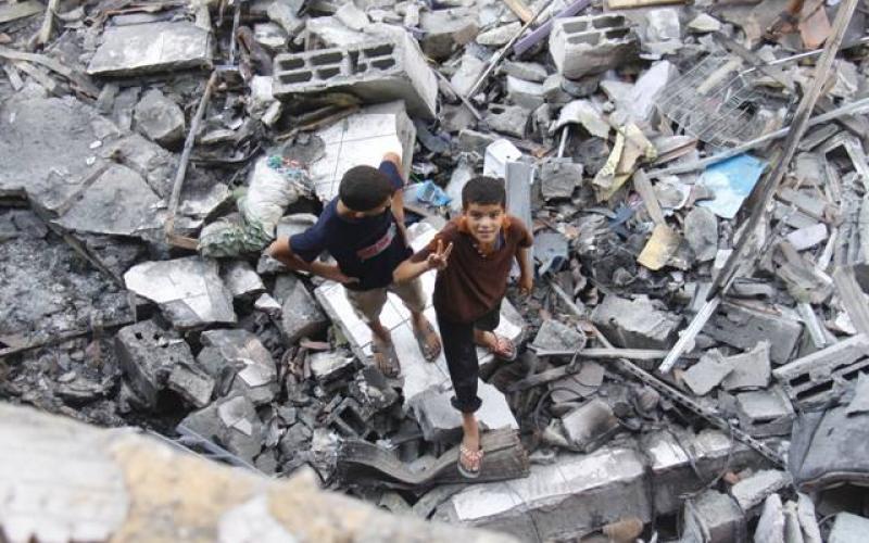 بالصور: تدمير مركز رفح التجاري أضاع رزق العشرات