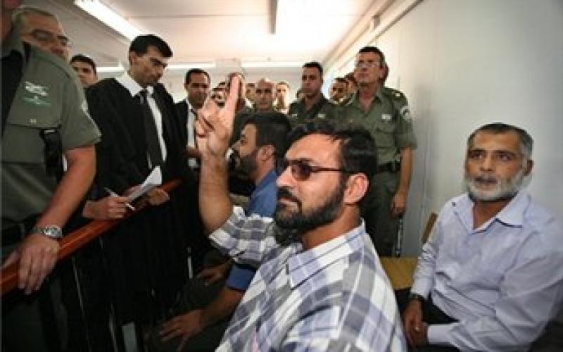 الاحتلال يحكم على قيادي ونائب بالسجن الإداري