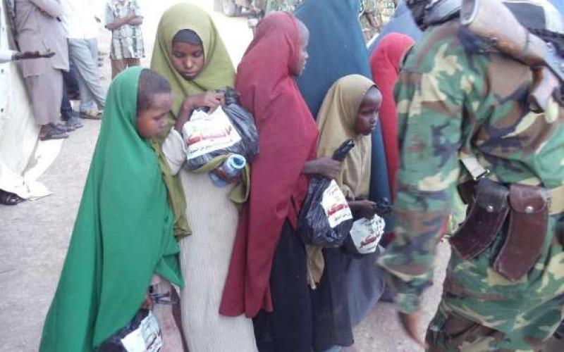 بالصور.. حملة لإغاثة منكوبي الصومال