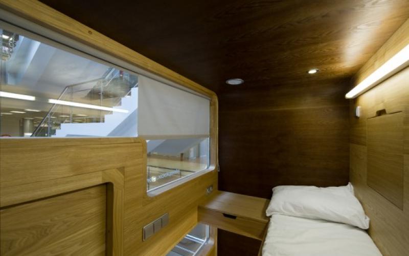 صندوق النوم فكرة غريبة لغرف فندقية صغيرة