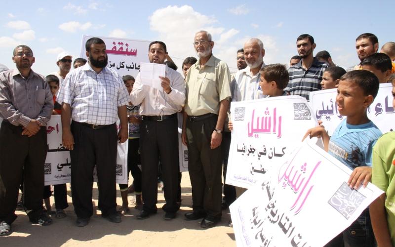 بالصور..وقفة احتجاج ضد تبرئة قتلة كوري برفح