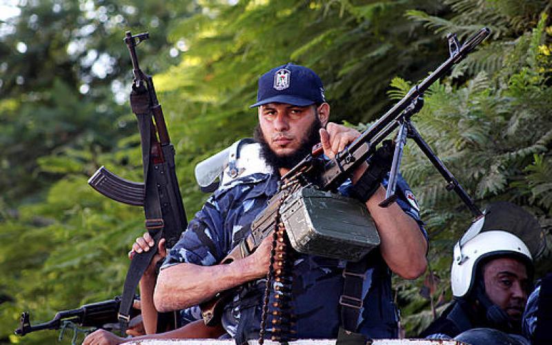 بالصور .. الداخلية تنظم مسيراً عسكرياً