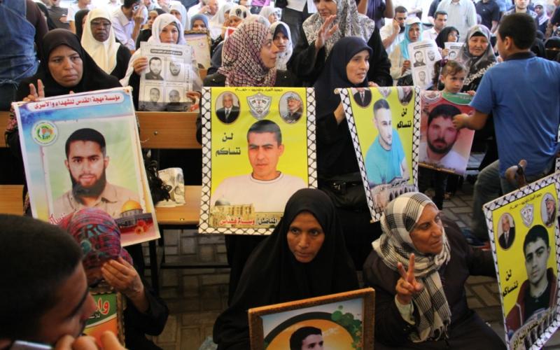 بالصور.. الأسرى يوحدون الفصائل الفلسطينية