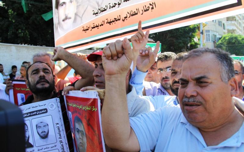 بالصور.. الأسرى يوحدون الفصائل الفلسطينية