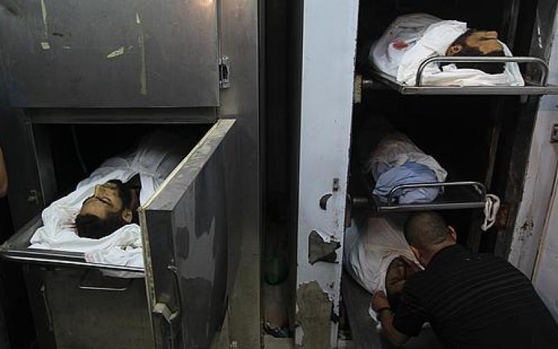 صور.. شهداء قصف الوسطى في مستشفى الأقصى