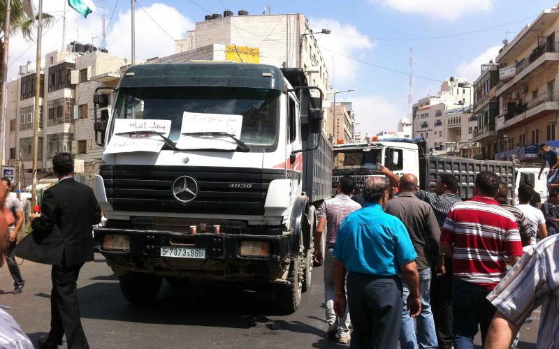 بالصور..من جديد..رام الله ونابلس "ارحل يا فياض"