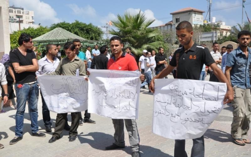 صور: طلبة الأزهر يحتجون ضد رفع الرسوم