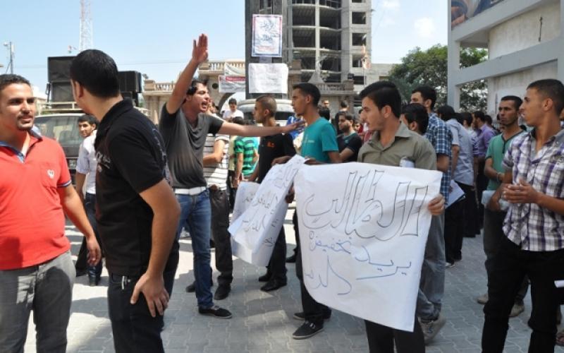 صور: طلبة الأزهر يحتجون ضد رفع الرسوم