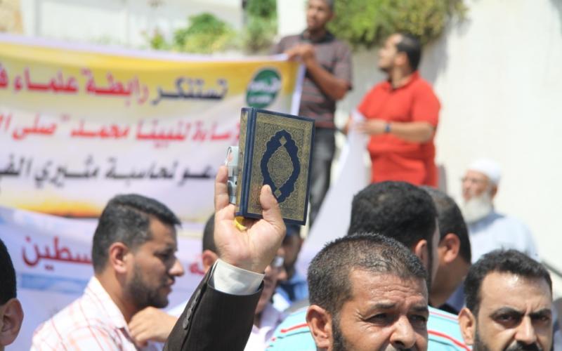 صور.. وقفة بغزة استنكاراً لفيلم يسيء للرسول