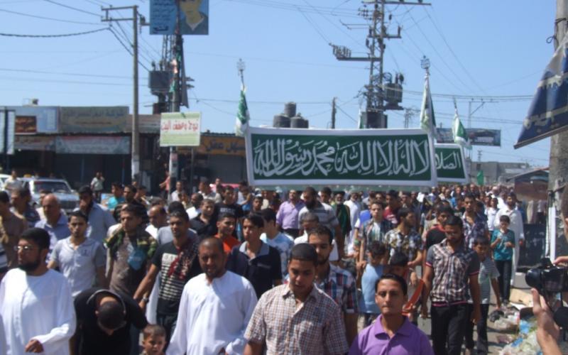صور..مسيرات غضب نصرة للنبي بالوسطى