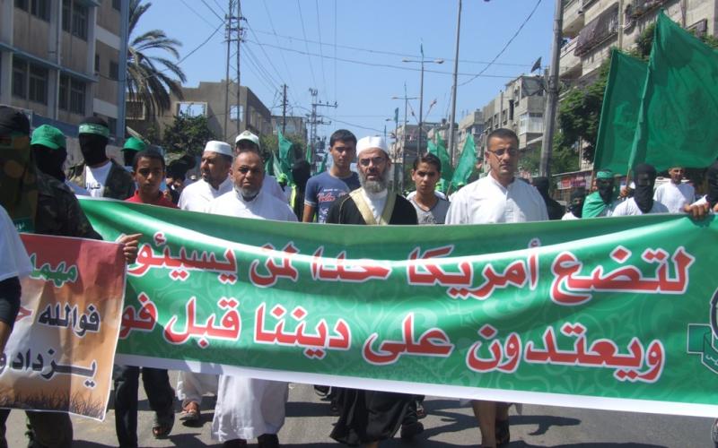 صور..مسيرات غضب نصرة للنبي بالوسطى