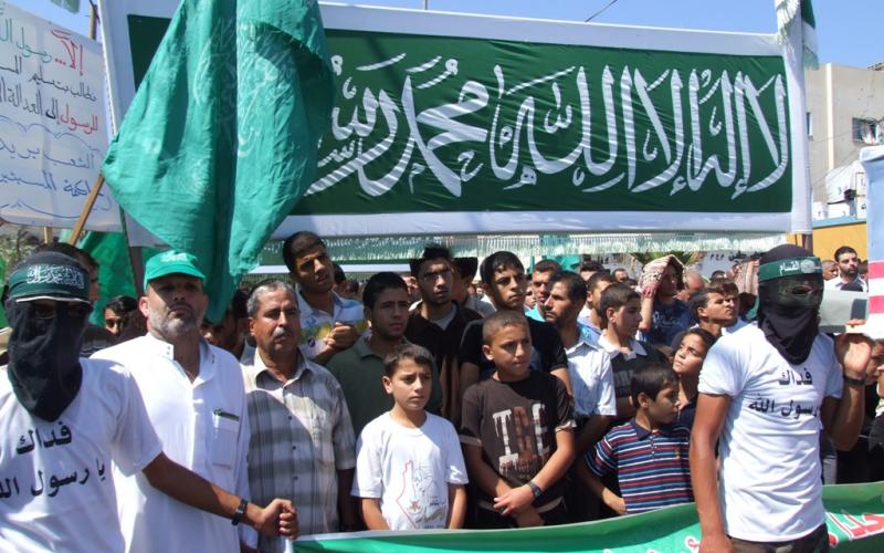 صور..مسيرات غضب نصرة للنبي بالوسطى