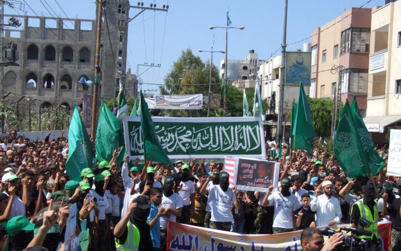 صور..مسيرات غضب نصرة للنبي بالوسطى