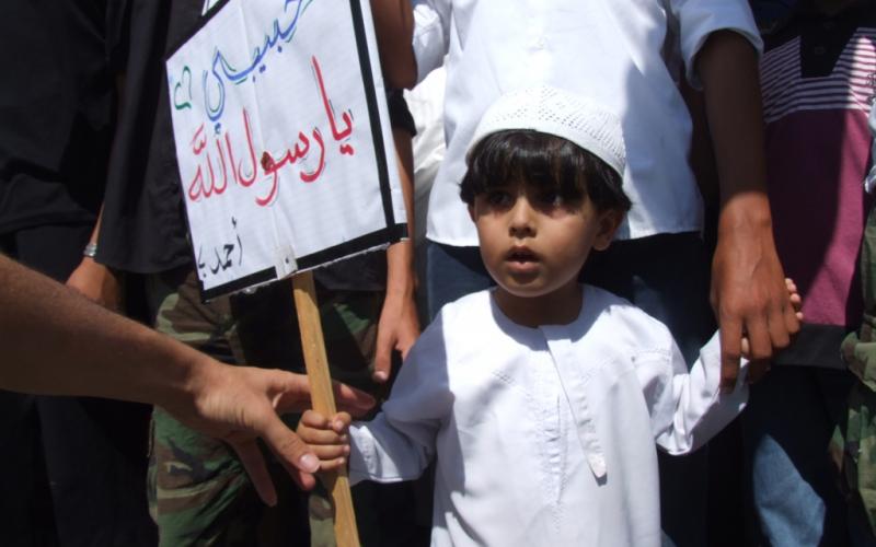 صور..مسيرات غضب نصرة للنبي بالوسطى
