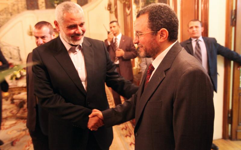 صور.. هنية يلتقي نظيره المصري في القاهرة