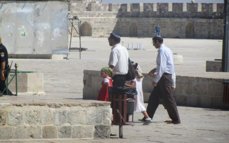 صور..مغتصبون يؤدون شعائر تلمودية بالأقصى