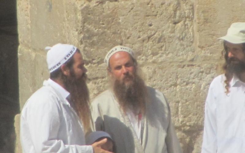صور..مغتصبون يؤدون شعائر تلمودية بالأقصى